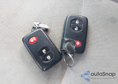 2010 Toyota Prius Iii z USA, uszkodzony, nr VIN JTDKN3DU3A0012492